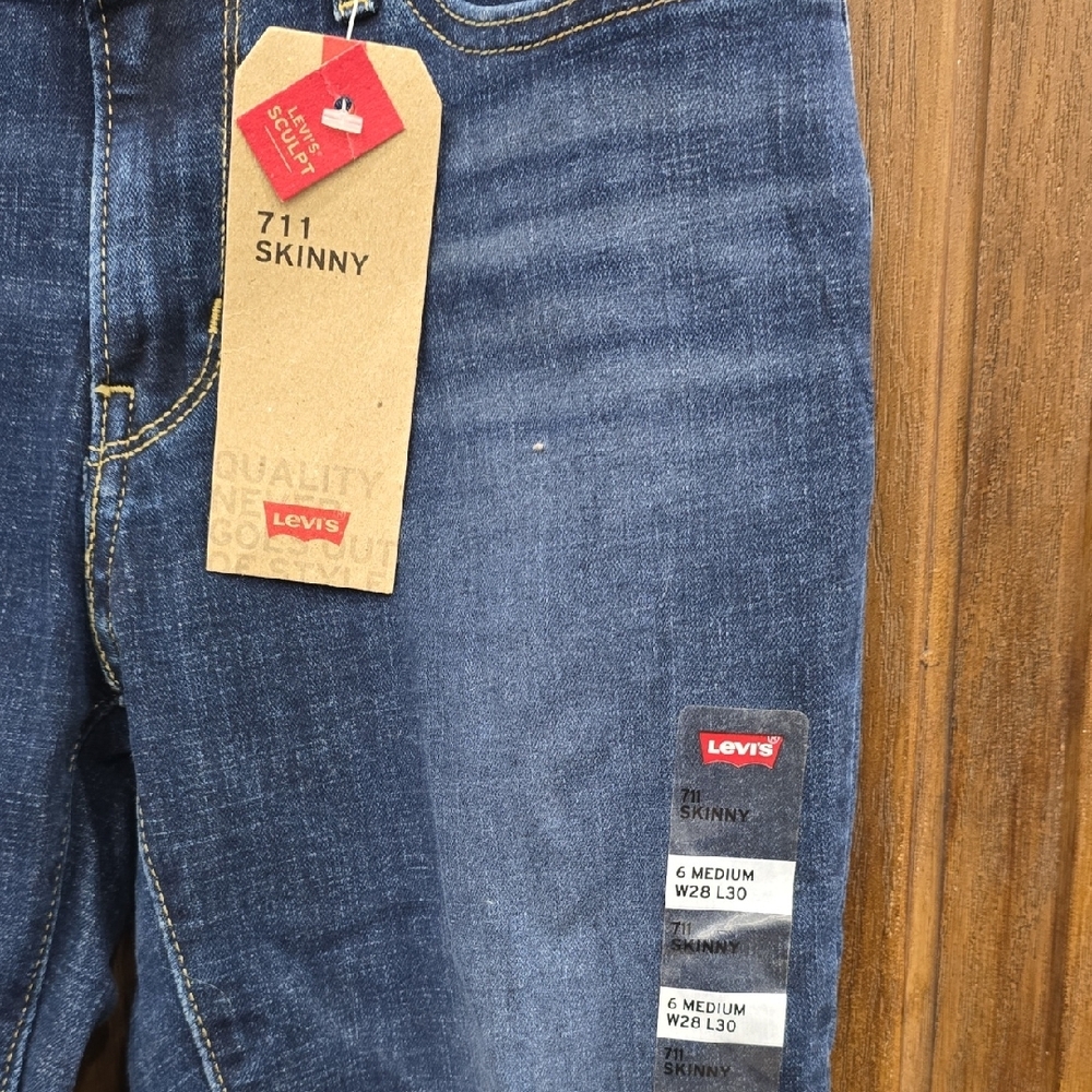 Levi's Women's Deep Indigo Ripped Skinny Jeans - Picture 2 of 7